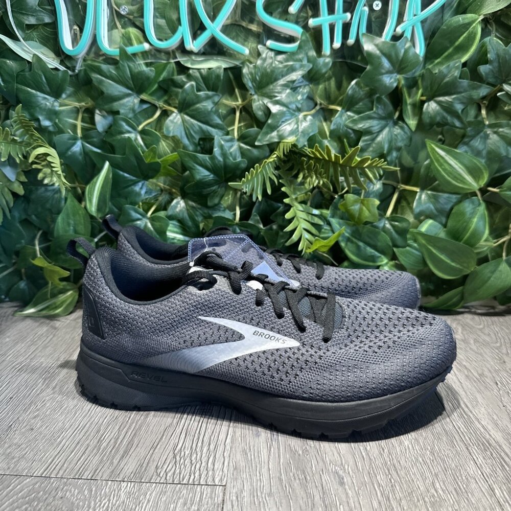 Brooks Revel 4 Black Ebony Running Shoe Men SAMPLE Size 9